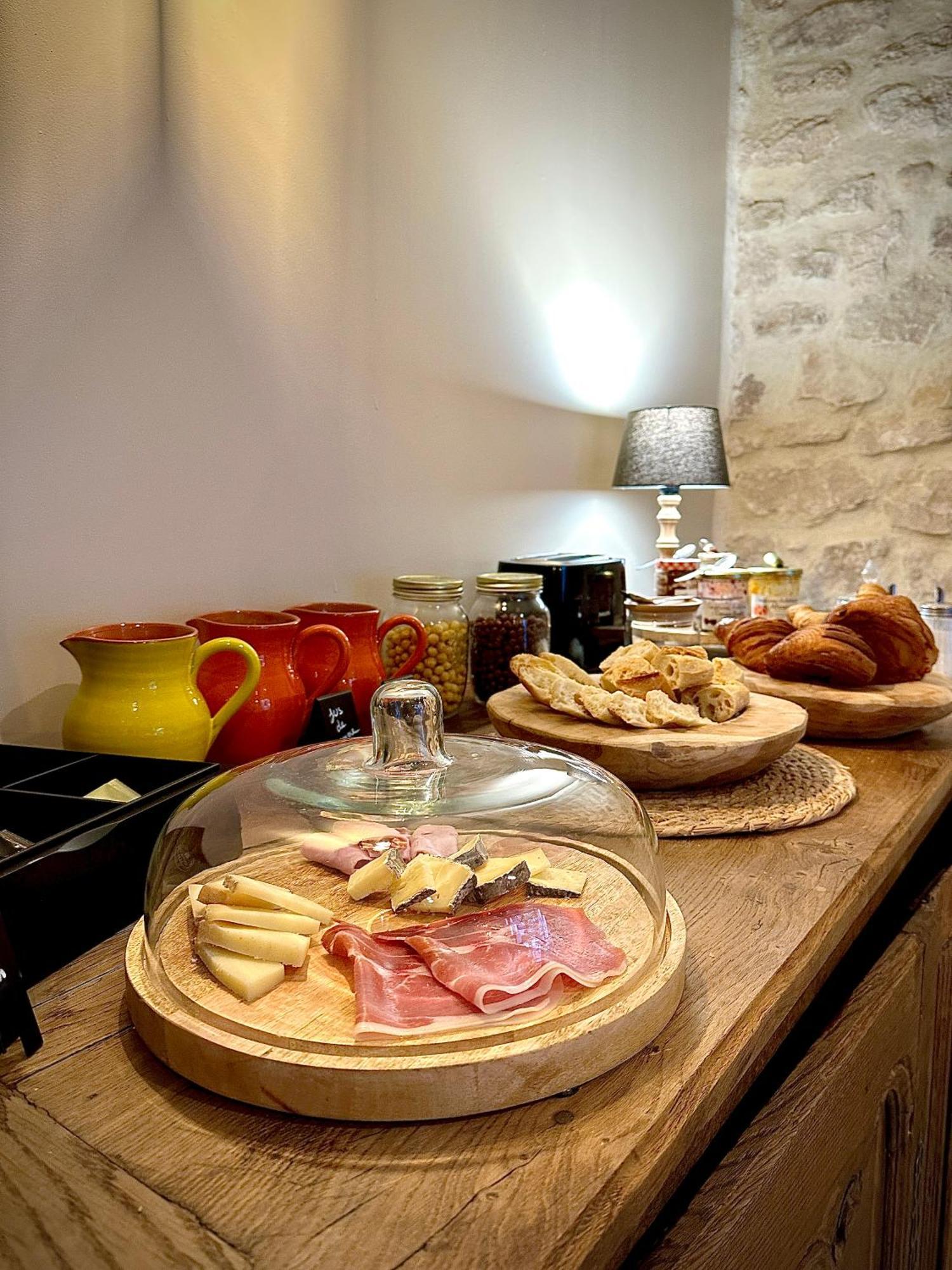 Maison Roucas - Restaurant Et Chambres D'Hotes Solérieux Dış mekan fotoğraf